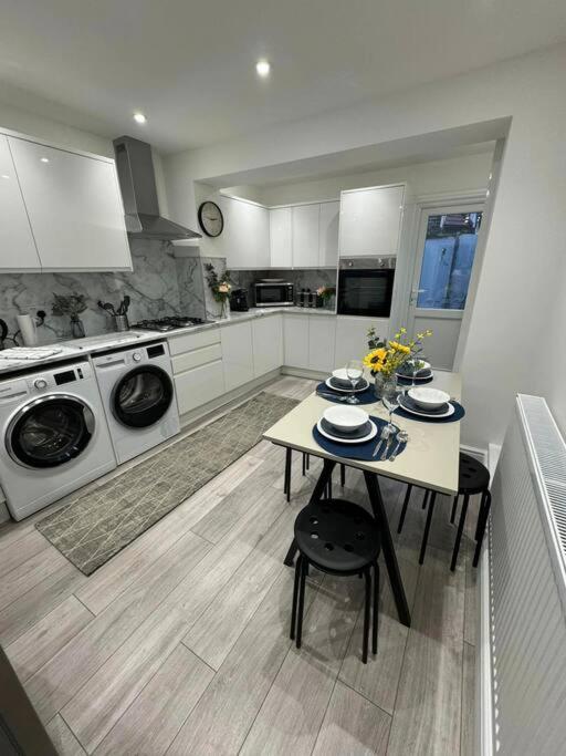 Modern 5 Bed Near Excel -Big Ben Villa London Exterior photo